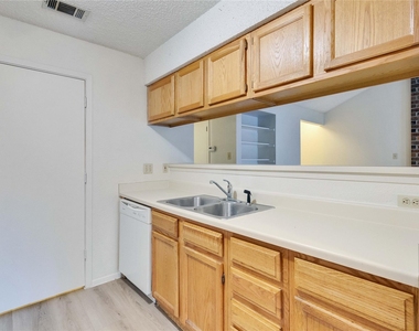 11900 Alpheus Ave - Photo Thumbnail 7