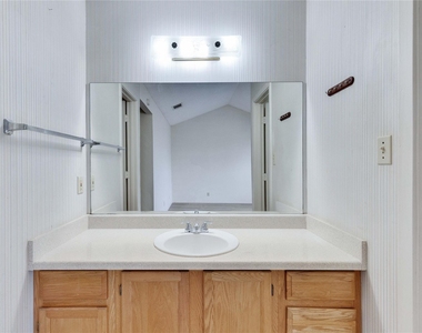 11900 Alpheus Ave - Photo Thumbnail 12