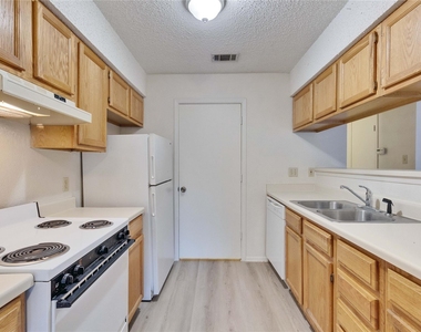 11900 Alpheus Ave - Photo Thumbnail 5