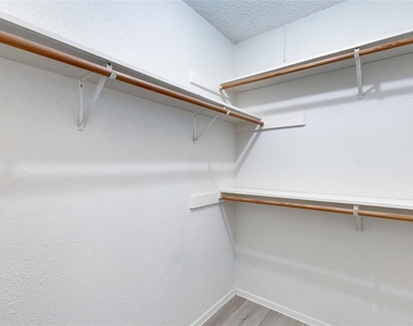 11900 Alpheus Ave - Photo Thumbnail 11