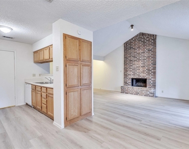 11900 Alpheus Ave - Photo Thumbnail 4