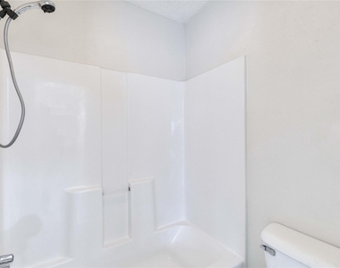 11900 Alpheus Ave - Photo Thumbnail 13