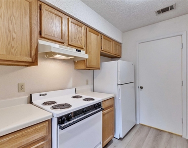 11900 Alpheus Ave - Photo Thumbnail 6