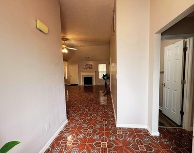 5410 Twin Lakes Drive - Photo Thumbnail 2
