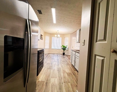 5410 Twin Lakes Drive - Photo Thumbnail 7