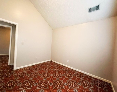 5410 Twin Lakes Drive - Photo Thumbnail 16
