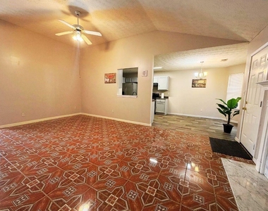 5410 Twin Lakes Drive - Photo Thumbnail 3