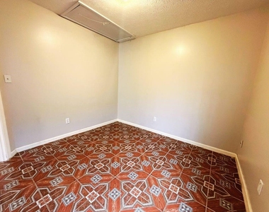 5410 Twin Lakes Drive - Photo Thumbnail 20