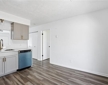 858 Ohara Drive - Photo Thumbnail 9