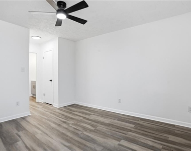 858 Ohara Drive - Photo Thumbnail 15