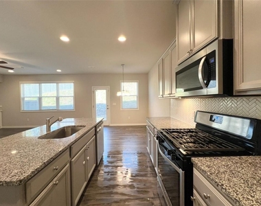 1865 Parkades Path Sw - Photo Thumbnail 7