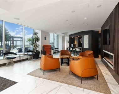 400 W Peachtree Street Nw - Photo Thumbnail 1