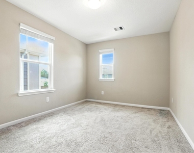 8618 Cedar Plains Lane - Photo Thumbnail 14