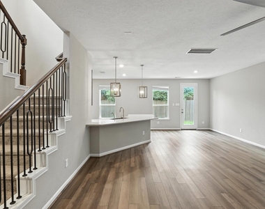 8618 Cedar Plains Lane - Photo Thumbnail 3