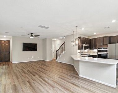 8618 Cedar Plains Lane - Photo Thumbnail 4
