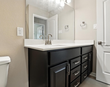 8618 Cedar Plains Lane - Photo Thumbnail 12