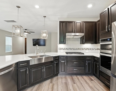 8618 Cedar Plains Lane - Photo Thumbnail 5