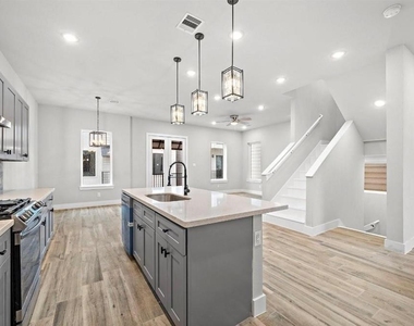230 W 28th Street - Photo Thumbnail 7