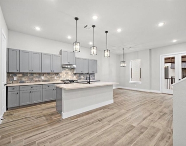 230 W 28th Street - Photo Thumbnail 9