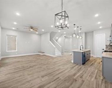 230 W 28th Street - Photo Thumbnail 12