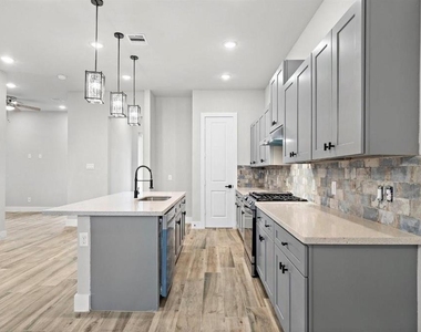 230 W 28th Street - Photo Thumbnail 8
