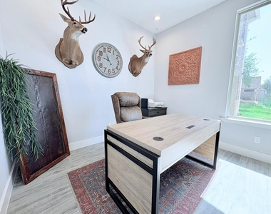 55 Ruskin Drive W - Photo Thumbnail 4