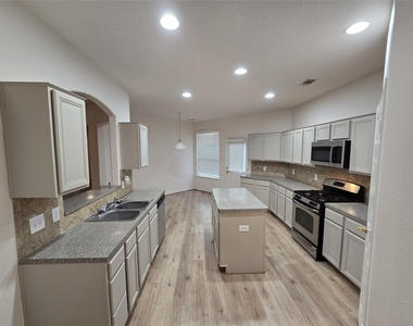 19427 Egret Wood Way - Photo Thumbnail 4