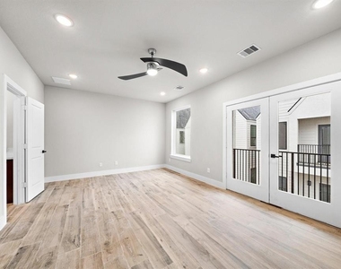 228 W 28th Street - Photo Thumbnail 17