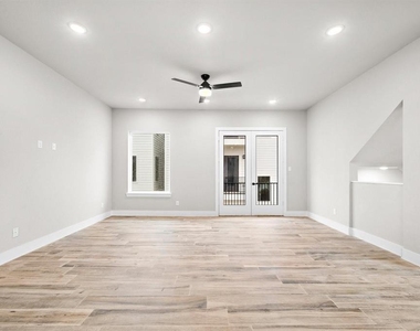 228 W 28th Street - Photo Thumbnail 15