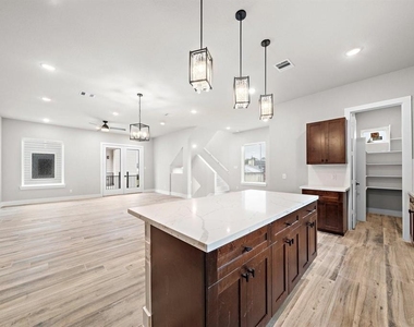 228 W 28th Street - Photo Thumbnail 4