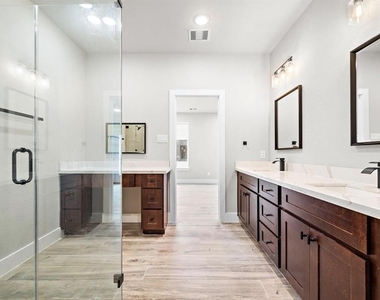 228 W 28th Street - Photo Thumbnail 9