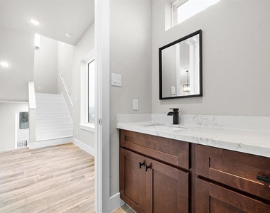 228 W 28th Street - Photo Thumbnail 21