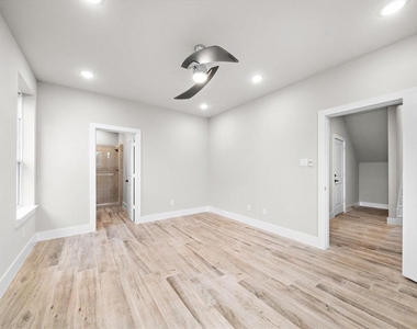 228 W 28th Street - Photo Thumbnail 6