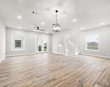 228 W 28th Street - Photo Thumbnail 12