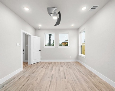 228 W 28th Street - Photo Thumbnail 7