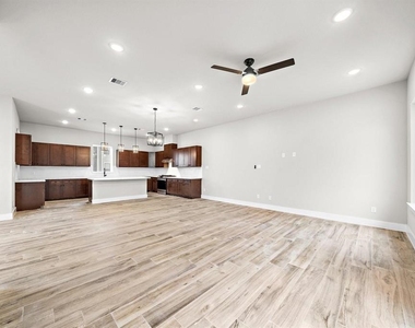 228 W 28th Street - Photo Thumbnail 2