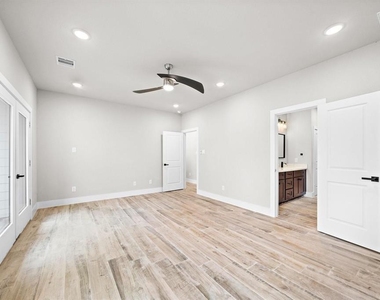 228 W 28th Street - Photo Thumbnail 11