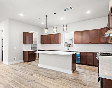 228 W 28th Street - Photo Thumbnail 13