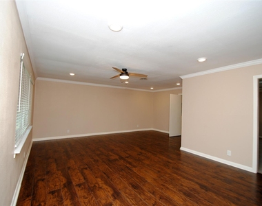10034 Cedardale Drive - Photo Thumbnail 6