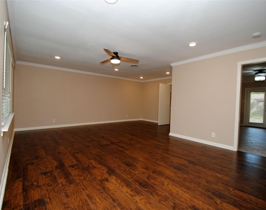 10034 Cedardale Drive - Photo Thumbnail 5