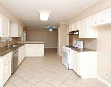 10034 Cedardale Drive - Photo Thumbnail 12
