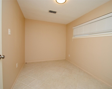 10034 Cedardale Drive - Photo Thumbnail 21