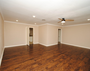 10034 Cedardale Drive - Photo Thumbnail 8