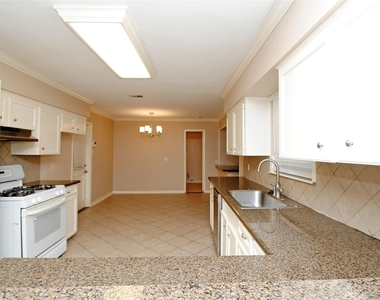 10034 Cedardale Drive - Photo Thumbnail 11