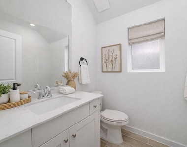 6215 Twisted Knoll Court - Photo Thumbnail 12