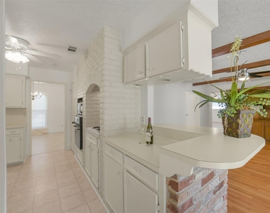 8415 Braesdale Lane - Photo Thumbnail 13