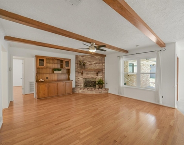 8415 Braesdale Lane - Photo Thumbnail 10