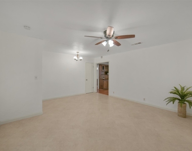 8415 Braesdale Lane - Photo Thumbnail 5