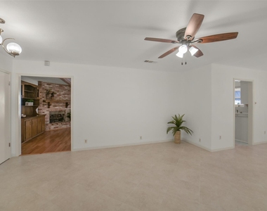 8415 Braesdale Lane - Photo Thumbnail 4