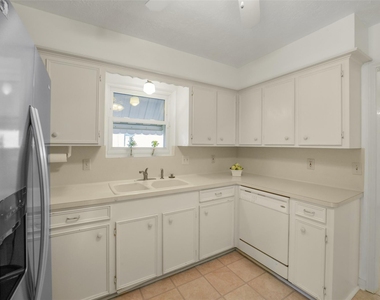 8415 Braesdale Lane - Photo Thumbnail 14
